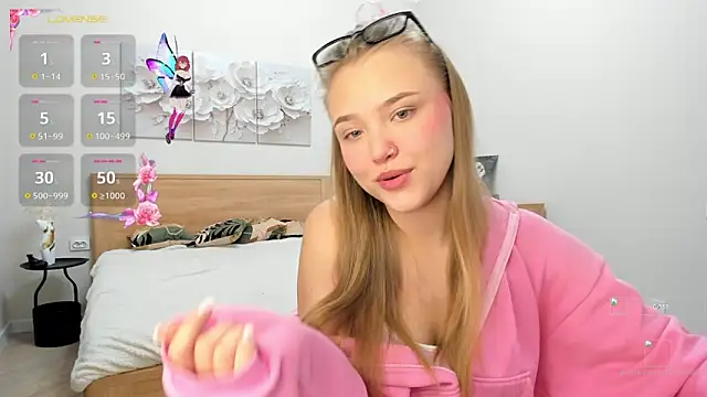 flooora 0 online show from 10/10/25, 12:42