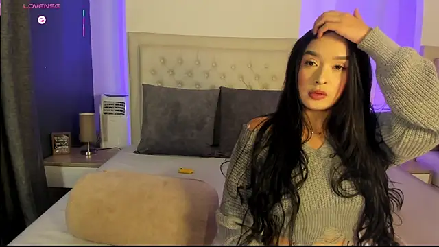 Snapshot of Victoriia_Coxx chatting on 10/14/25, 03:18 Victoriia Coxx online show from 10/14/25, 03:18