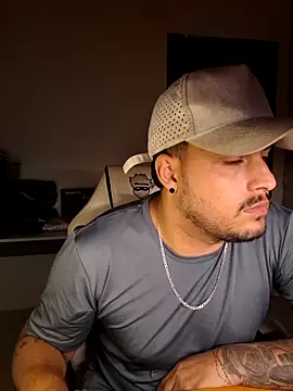 Snapshot of Mineirinhoot chatting on 12/19/25, 03:13 Mineirinhoot online show from 12/19/25, 03:13