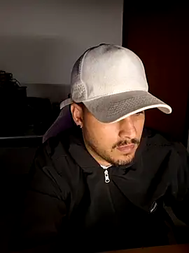 Snapshot of Mineirinhoot chatting on 12/20/25, 02:29 Mineirinhoot online show from 12/20/25, 02:29