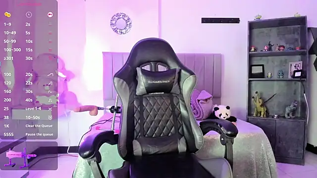 Snapshot of Scarlett21__ chatting on 10/15/25, 04:45 Scarlett21 online show from 10/15/25, 04:45