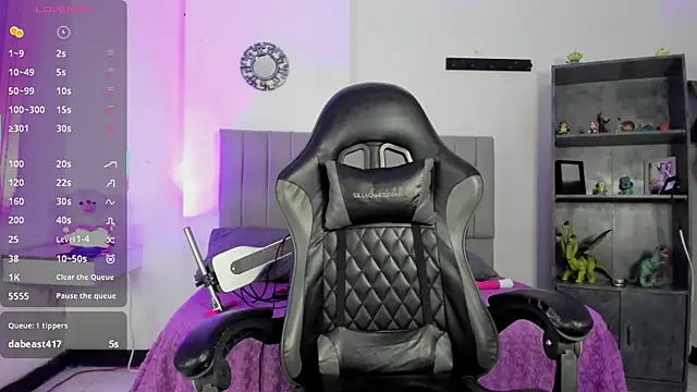 Snapshot of Scarlett21__ chatting on 10/23/25, 04:23 Scarlett21 online show from 10/23/25, 04:23