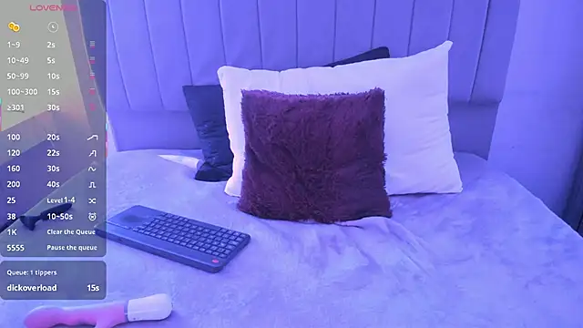 Snapshot of Scarlett21__ chatting on 12/14/25, 07:58 Scarlett21 online show from 12/14/25, 07:58