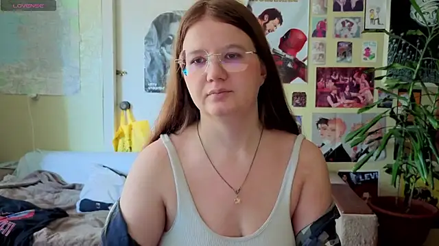 Snapshot of Sienna-Cow chatting on 09/16/25, 10:38 Sienna-Cow online show from 09/16/25, 10:38