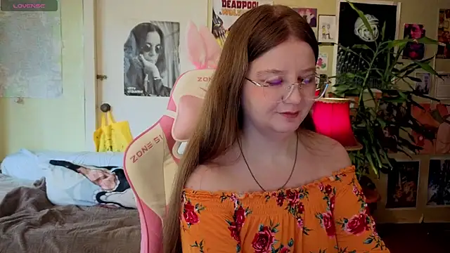 Snapshot of Sienna-Cow chatting on 09/21/25, 10:28 Sienna-Cow online show from 09/21/25, 10:28