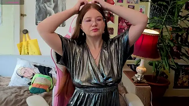 Snapshot of Sienna-Cow chatting on 10/04/25, 11:19 Sienna-Cow online show from 10/04/25, 11:19