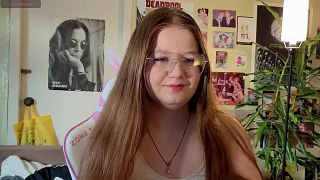 Snapshot of Sienna-Cow chatting on 10/18/25, 12:17 Sienna-Cow online show from 10/18/25, 12:17