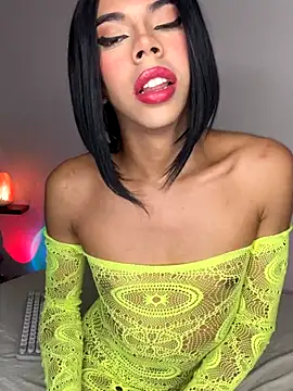 Snapshot of beauty_doll1 chatting on 12/19/25, 07:10 beauty doll1 online show from 12/19/25, 07:10