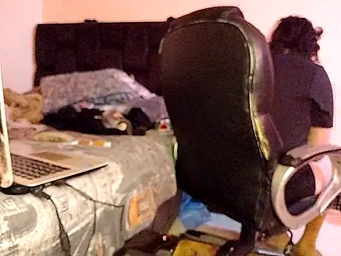 Snapshot of saenzjulieta1 chatting on 10/12/25, 03:11 saenzjulieta1 online show from 10/12/25, 03:11