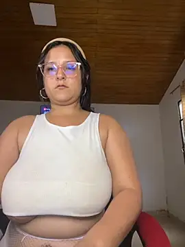 Snapshot of Alina0 chatting on 10/19/25, 07:14 Alina0 online show from 10/19/25, 07:14