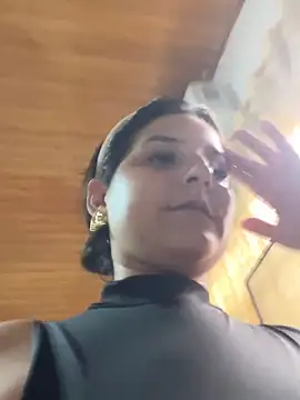 Snapshot of Alina0 chatting on 10/23/25, 05:12 Alina0 online show from 10/23/25, 05:12