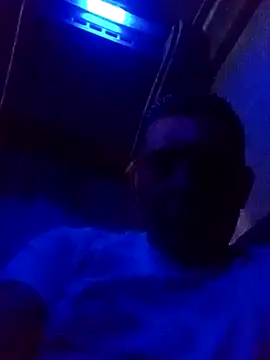 Snapshot of 125Delfin90 chatting on 10/19/25, 10:10 125Delfin90 online show from 10/19/25, 10:10