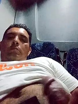 Snapshot of 125Delfin90 chatting on 11/11/25, 02:33 125Delfin90 online show from 11/11/25, 02:33