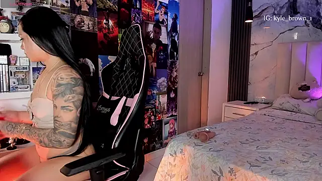 Snapshot of soy_kylebrown chatting on 11/02/25, 04:20 soy kylebrown online show from 11/02/25, 04:20