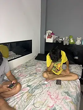 Kailertwink online show from 10/31/25, 05:08