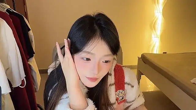 Robin-o3 online show from 10/17/25, 04:31