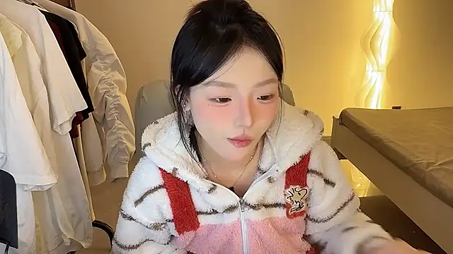 Robin-o3 online show from 10/19/25, 03:45