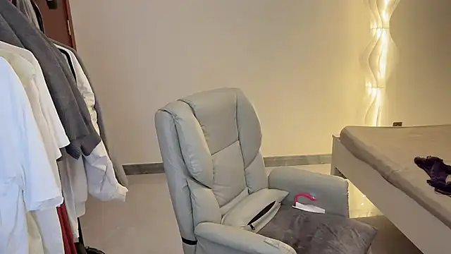 Robin-o3 online show from 11/02/25, 05:48