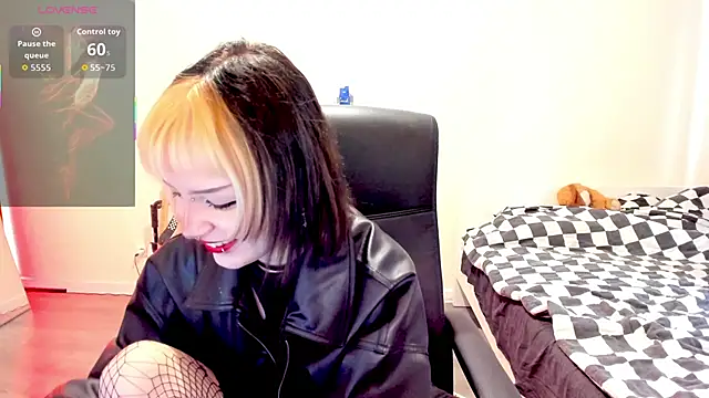 LiyaLuna online show from 11/03/25, 10:49