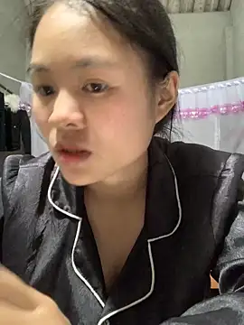 Snapshot of NhuFox chatting on 09/13/25, 01:33 NhuFox online show from 09/13/25, 01:33