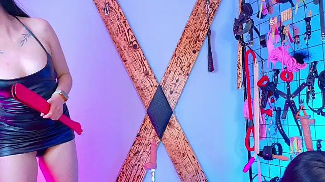 Snapshot of DominatedDesires_BDSM chatting on 09/25/25, 02:32 DominatedDesires BDSM online show from 09/25/25, 02:32