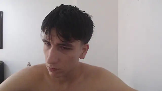 Snapshot of younewmaster chatting on 09/18/25, 09:28 younewmaster online show from 09/18/25, 09:28