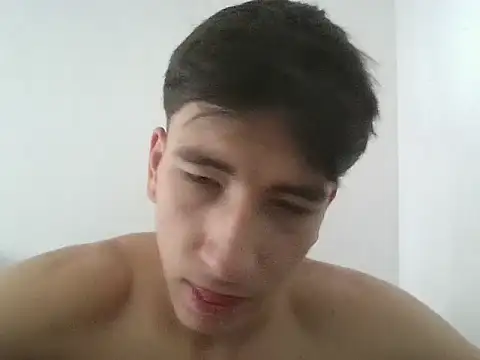 Snapshot of younewmaster chatting on 09/22/25, 06:54 younewmaster online show from 09/22/25, 06:54