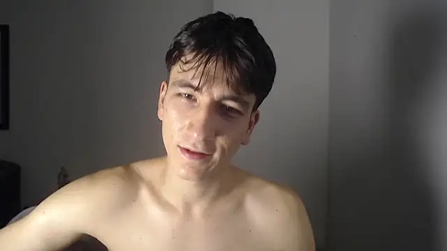 Snapshot of younewmaster chatting on 09/29/25, 11:42 younewmaster online show from 09/29/25, 11:42