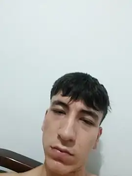 Snapshot of younewmaster chatting on 10/10/25, 09:30 younewmaster online show from 10/10/25, 09:30