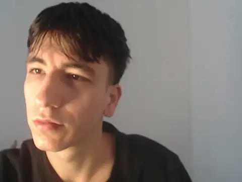 Snapshot of younewmaster chatting on 10/17/25, 02:08 younewmaster online show from 10/17/25, 02:08