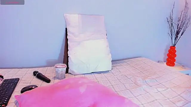 Snapshot of Violet_horny05 chatting on 12/05/25, 07:21 Violet horny05 online show from 12/05/25, 07:21