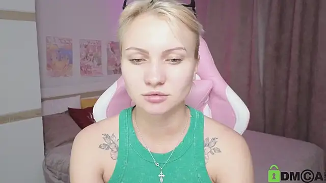 Snapshot of Cameronlovely_ chatting on 09/10/25, 07:52 Cameronlovely online show from 09/10/25, 07:52