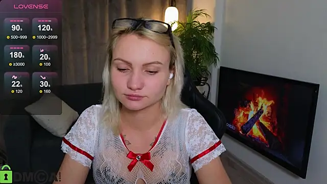 Snapshot of Cameronlovely_ chatting on 10/18/25, 07:14 Cameronlovely online show from 10/18/25, 07:14