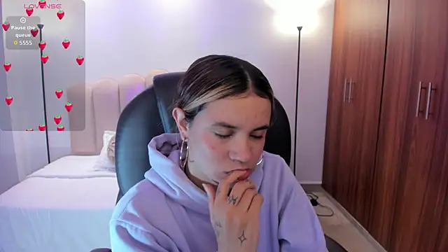 Snapshot of Celestee_rain chatting on 09/26/25, 11:25 Celestee rain online show from 09/26/25, 11:25