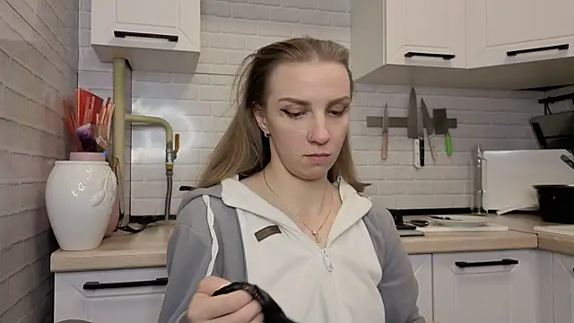 Edena  online show from 04/10/26, 07:51