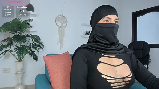 Snapshot of zali_mahamed chatting on 10/10/25, 12:04 zali mahamed online show from 10/10/25, 12:04