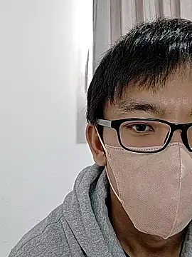 Snapshot of mitsuki0915 chatting on 12/15/25, 02:38 mitsuki0915 online show from 12/15/25, 02:38