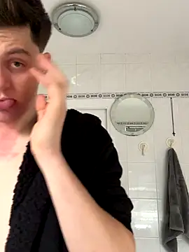 Snapshot of AmMadness chatting on 12/17/25, 01:06 AmMadness online show from 12/17/25, 01:06