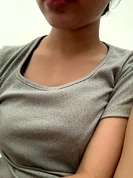 Nguyenha11 online show from 09/16/25, 05:52