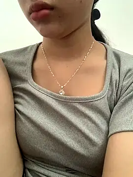 Nguyenha11 online show from 10/29/25, 07:32