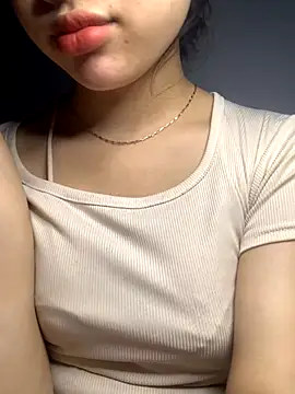 Nguyenha11 online show from 11/18/25, 09:25