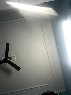 Snapshot of johnyncr chatting on 11/24/25, 06:57 johnyncr online show from 11/24/25, 06:57