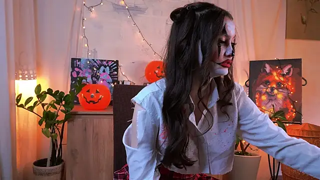 Snapshot of EvaDowe chatting on 10/31/25, 02:56 EvaDowe online show from 10/31/25, 02:56