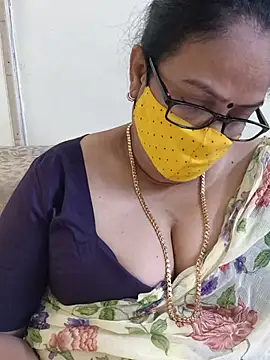 Snapshot of heera-rani chatting on 07/07/26, 06:47 heera-rani online show from 07/07/26, 06:47