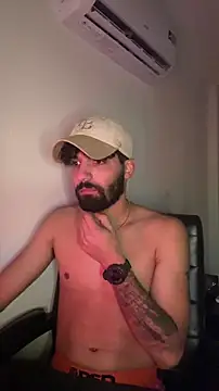 Snapshot of zooming101 chatting on 11/14/25, 07:01 zooming101 online show from 11/14/25, 07:01