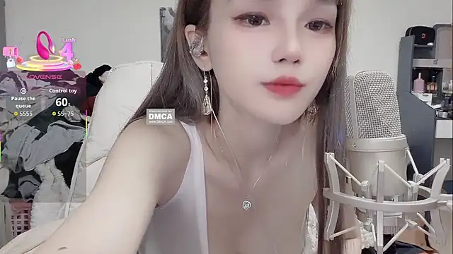 Snapshot of twlilybae chatting on 06/08/26, 11:27 twlilybae online show from 06/08/26, 11:27