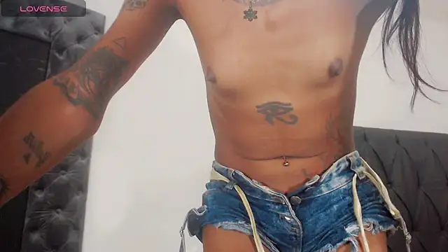 Snapshot of deborahotts chatting on 12/05/25, 03:41 deborahotts online show from 12/05/25, 03:41