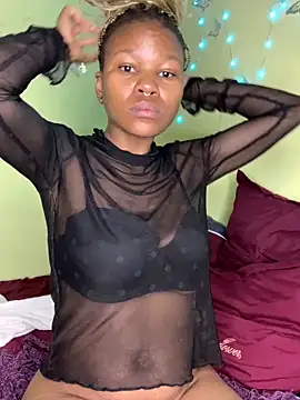 Seductive Yellow Titties online show from 03/27/26, 01:33