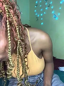 Seductive Yellow Titties online show from 05/15/26, 07:21