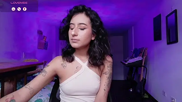 Snapshot of atenea_dragon__ chatting on 11/25/25, 07:58 atenea dragon online show from 11/25/25, 07:58